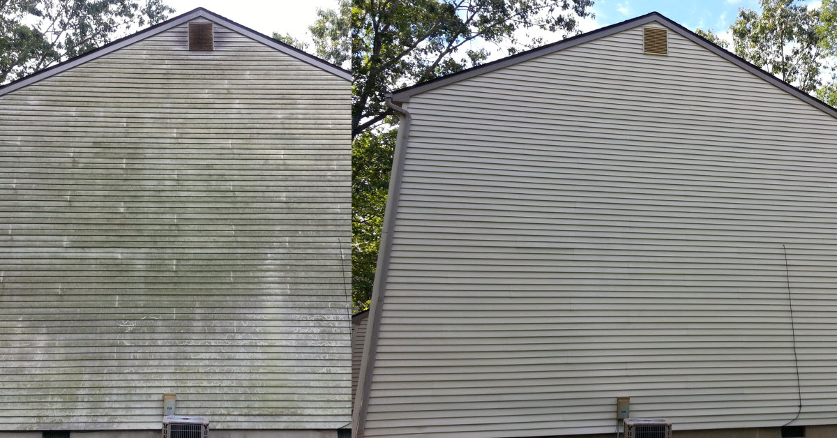 before and after photos of house that has been softwashed